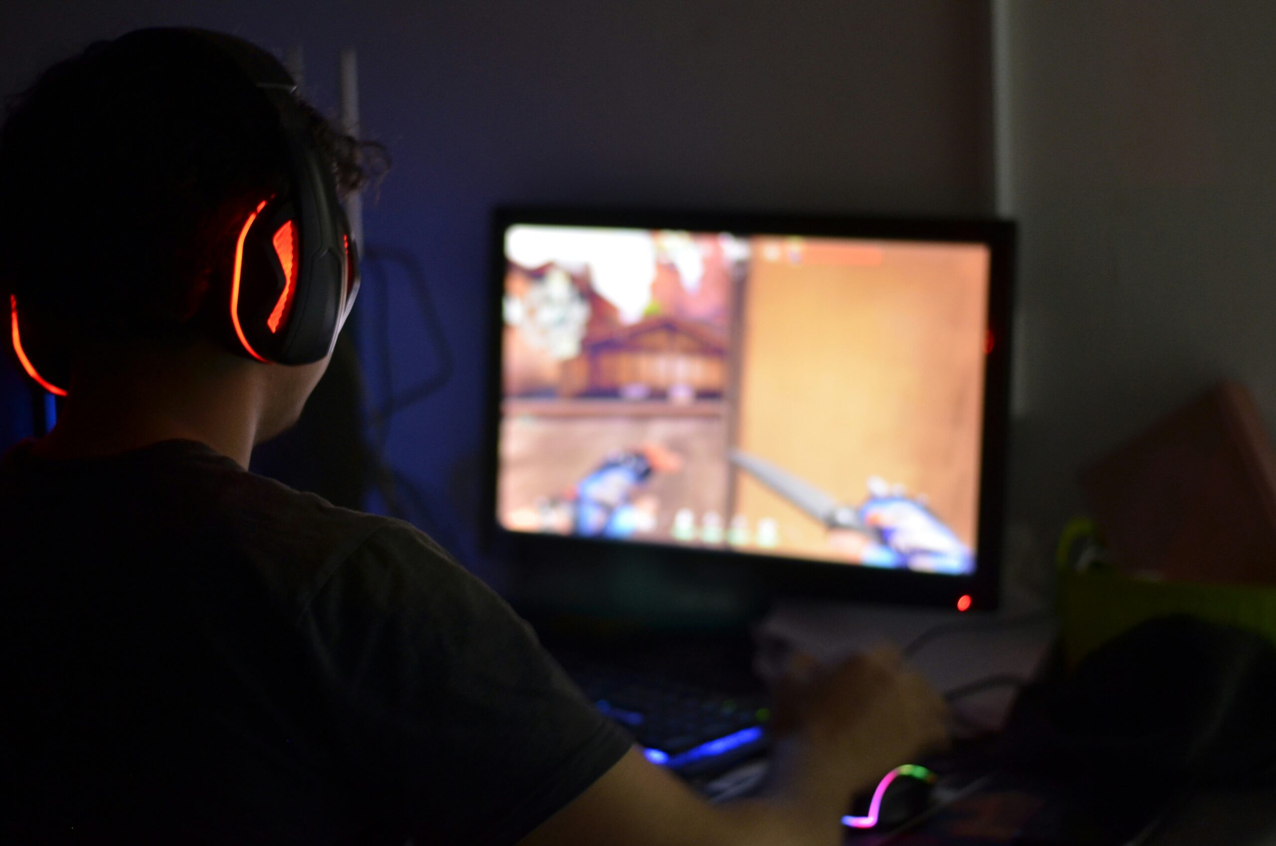 Comparison table of ideal vs non-ideal gaming snacks